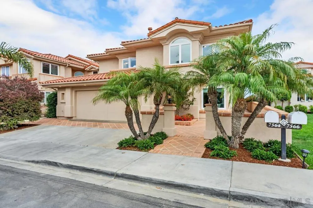 7564 Navigator Cir Carlsbad, CA 92011
