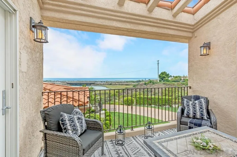 7564 Navigator Cir Carlsbad, CA 92011