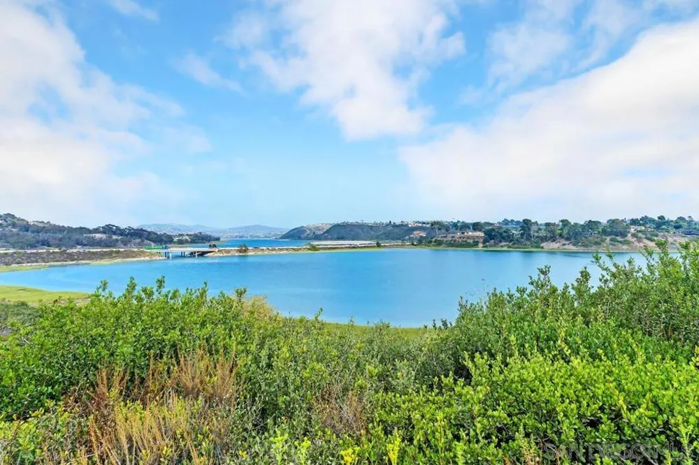 7564 Navigator Cir Carlsbad, CA 92011