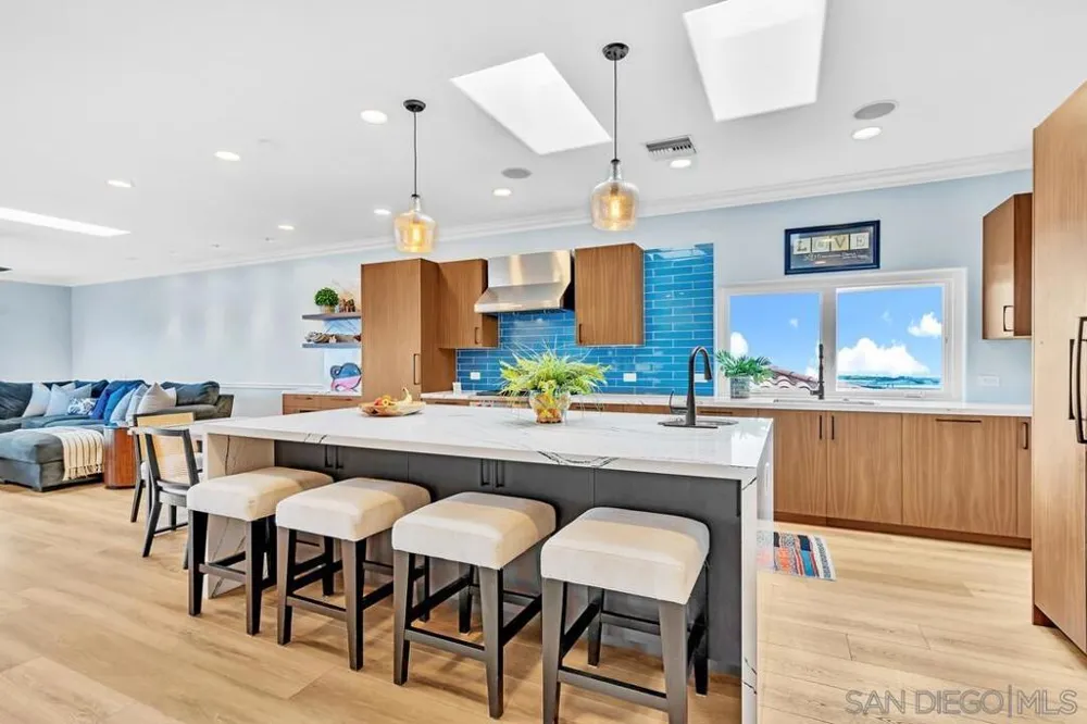 7564 Navigator Cir Carlsbad, CA 92011