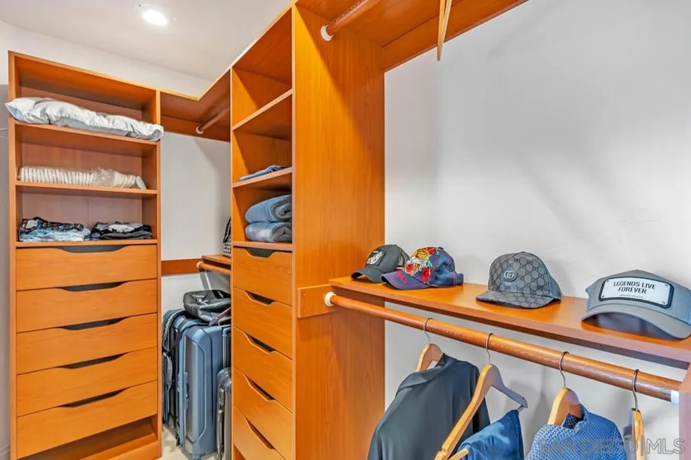 7564 Navigator Cir Carlsbad, CA 92011