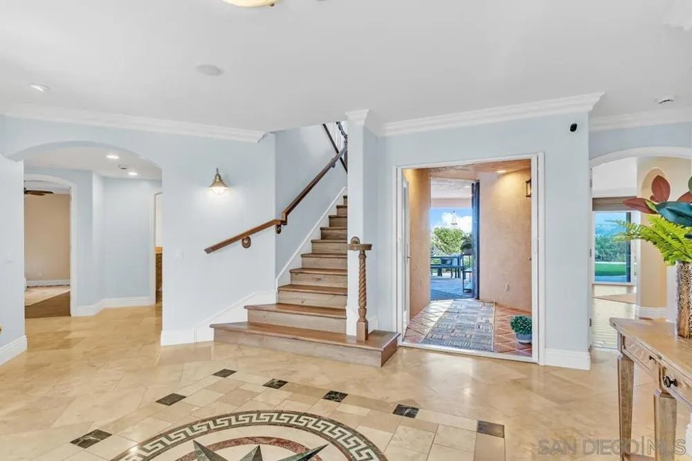 7564 Navigator Cir Carlsbad, CA 92011