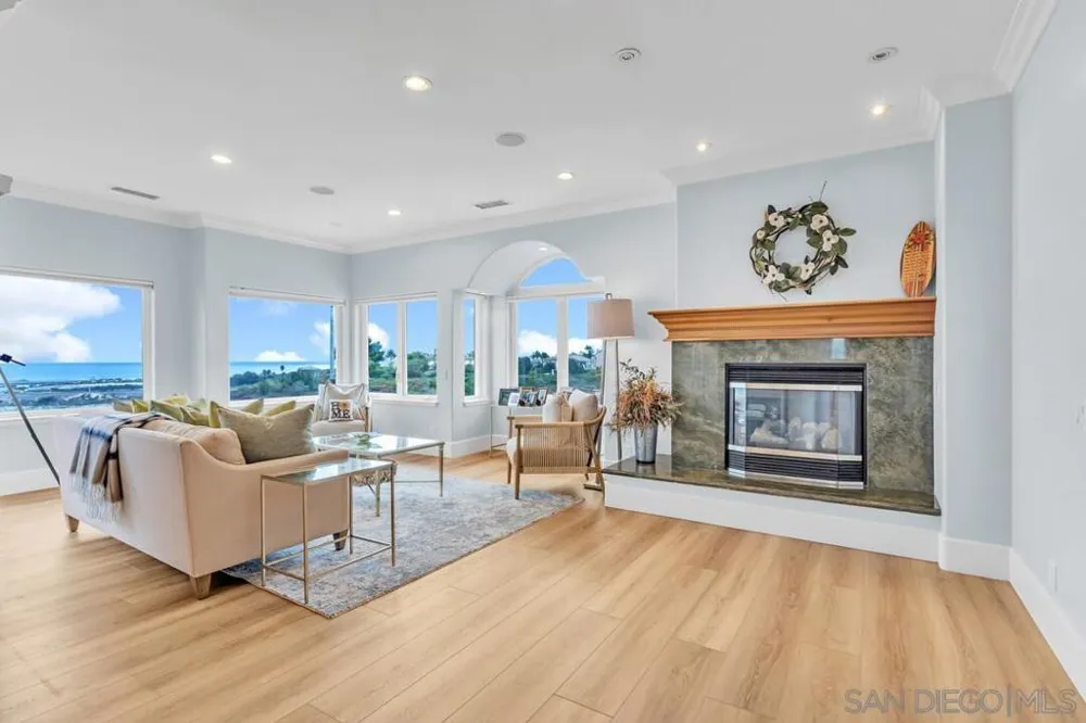 7564 Navigator Cir Carlsbad, CA 92011