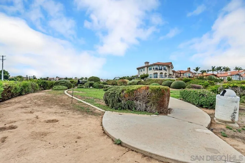 7564 Navigator Cir Carlsbad, CA 92011