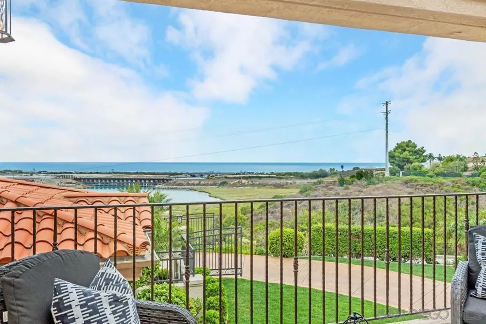7564 Navigator Cir Carlsbad, CA 92011