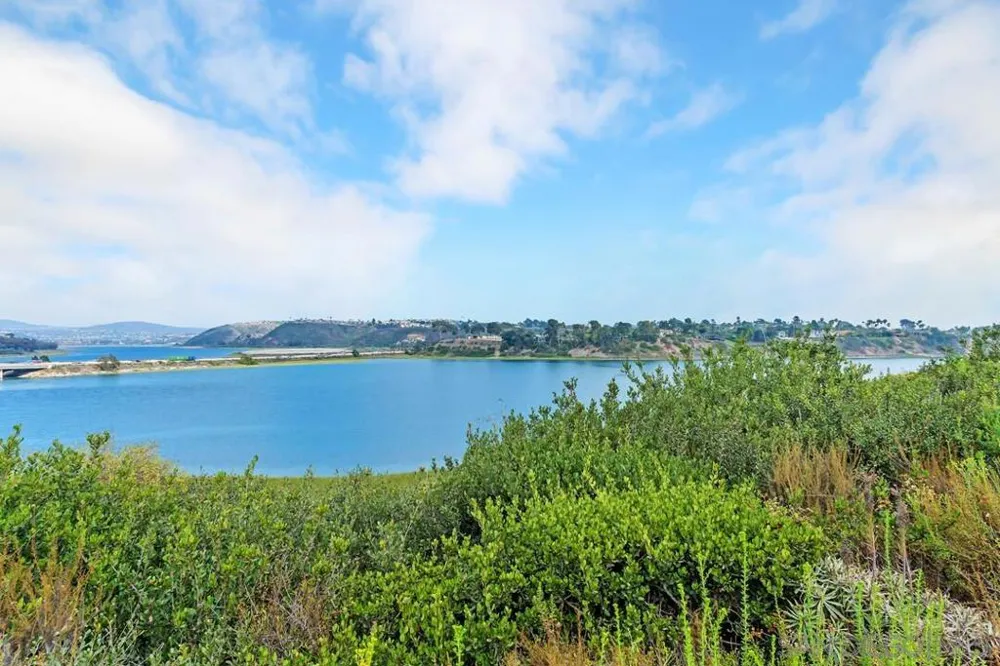 7564 Navigator Cir Carlsbad, CA 92011