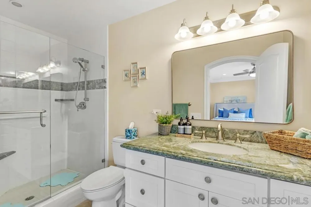 7564 Navigator Cir Carlsbad, CA 92011