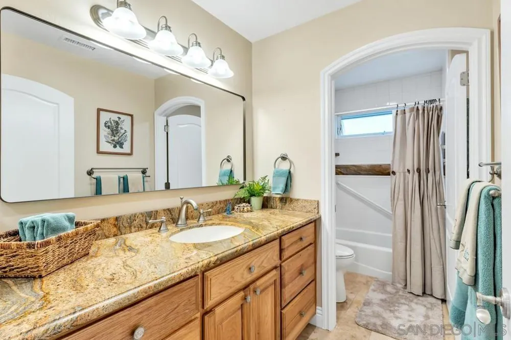 7564 Navigator Cir Carlsbad, CA 92011