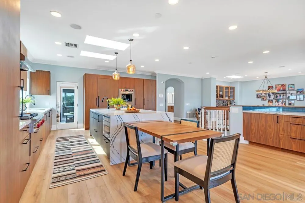 7564 Navigator Cir Carlsbad, CA 92011