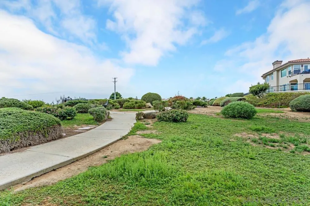 7564 Navigator Cir Carlsbad, CA 92011