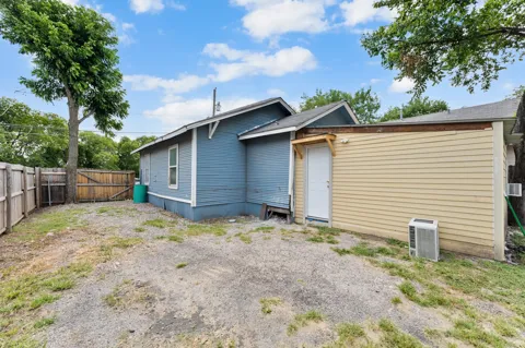 1612 Harris Court