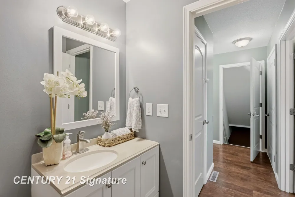 8433 Waxwing Drive Tittabawassee Township, MI 48623