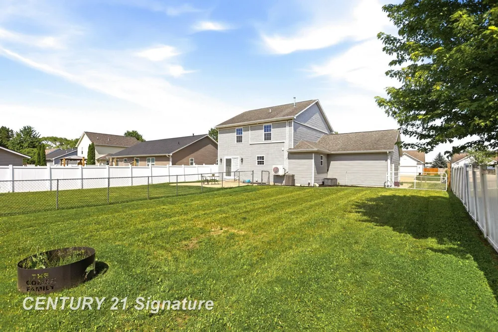 8433 Waxwing Drive Tittabawassee Township, MI 48623