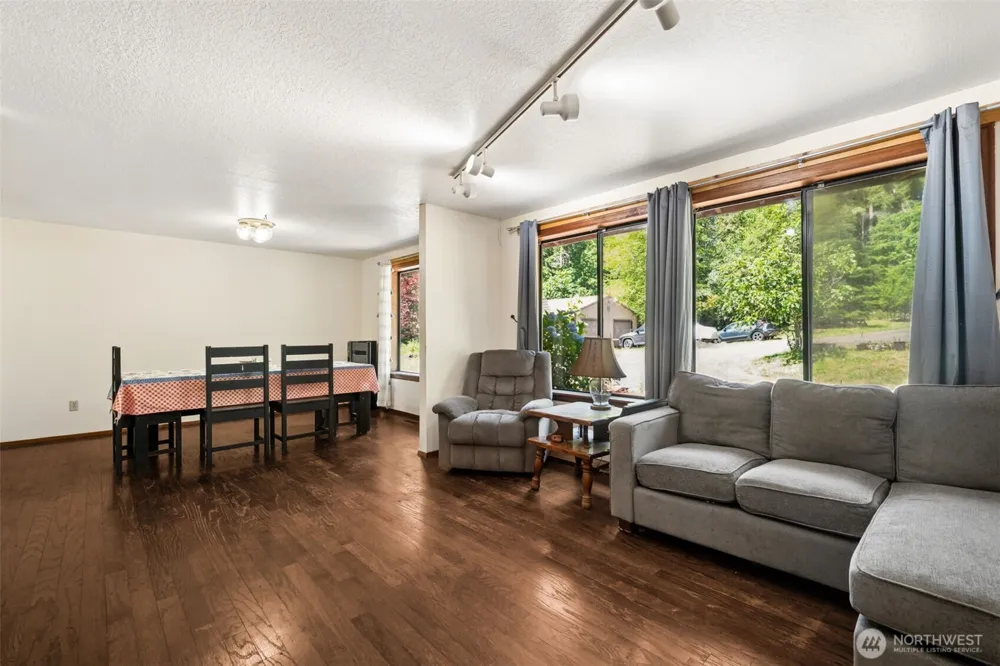 470 E Murray Road Grapeview, WA 98546