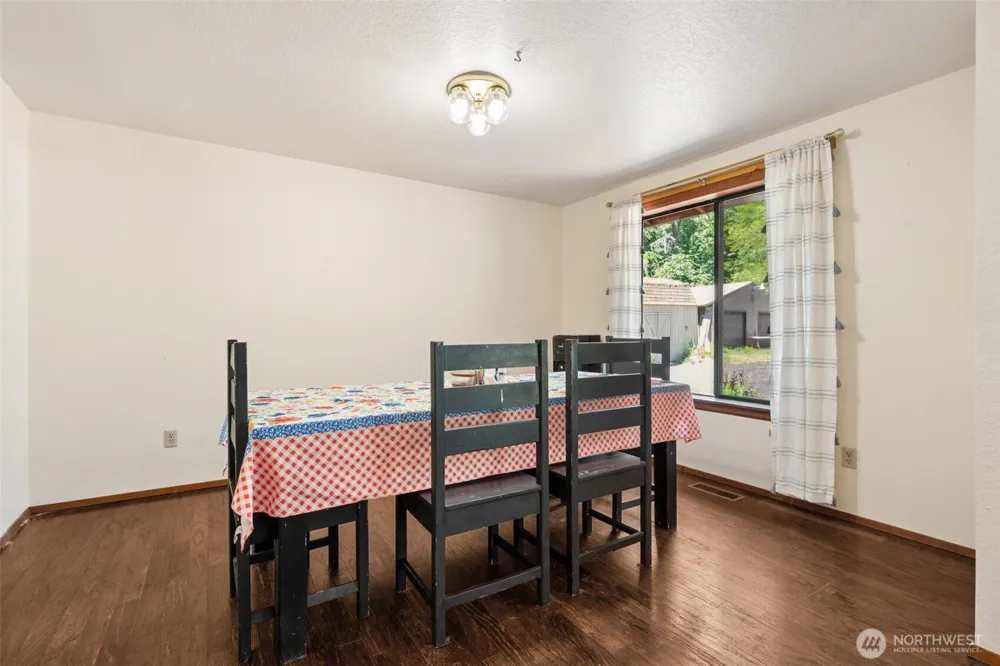 470 E Murray Road Grapeview, WA 98546