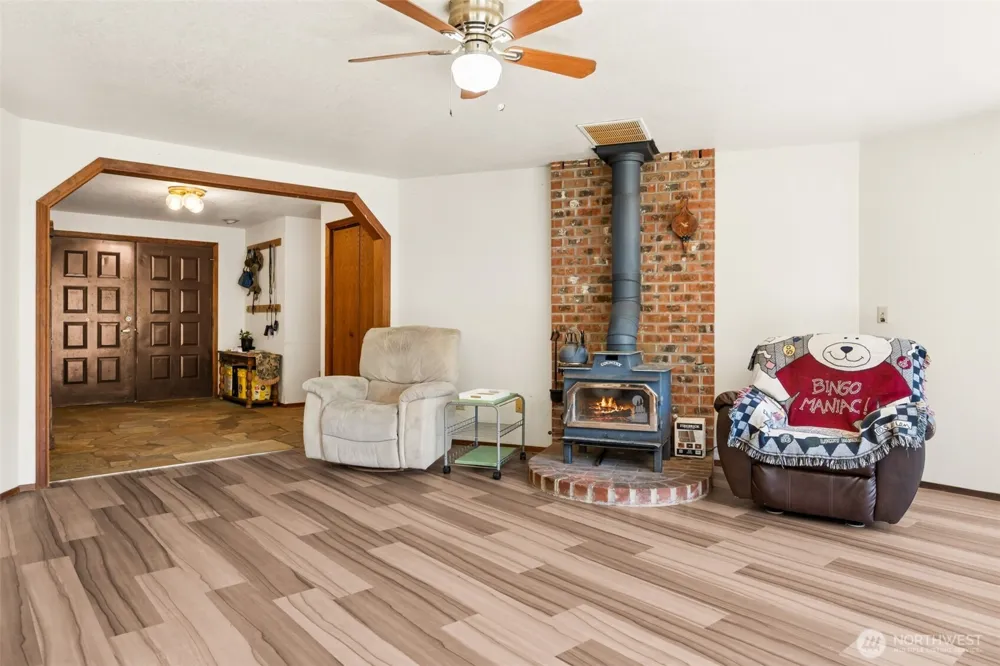 470 E Murray Road Grapeview, WA 98546