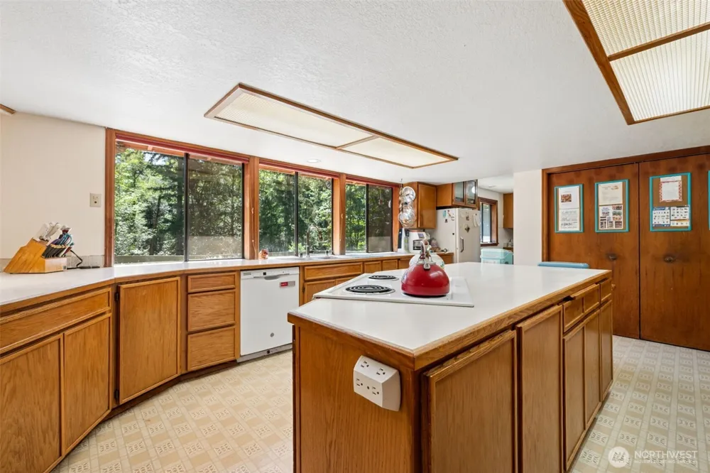 470 E Murray Road Grapeview, WA 98546