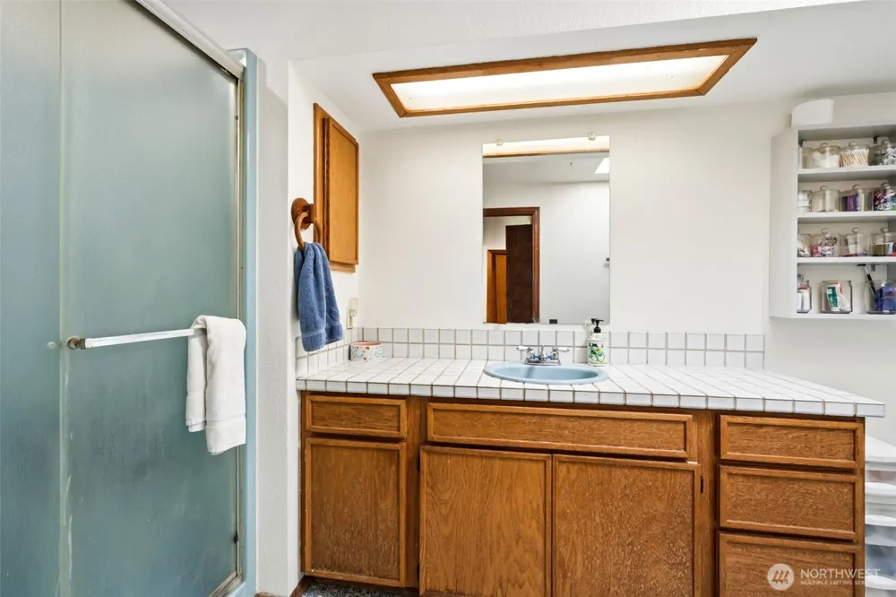 470 E Murray Road Grapeview, WA 98546