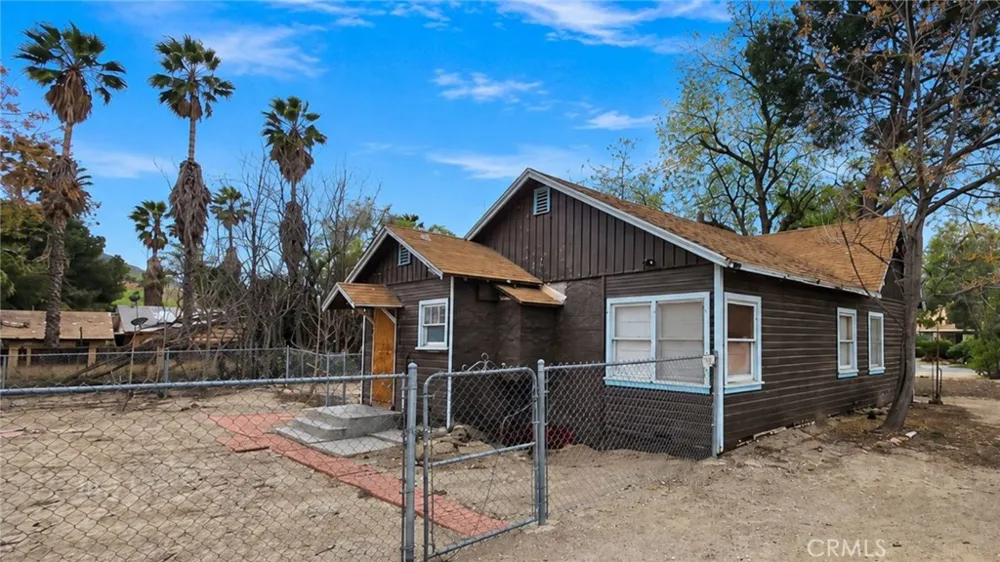 11139 Laurel Bloomington, CA 92316