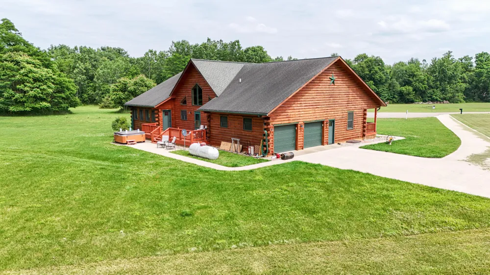 56664 Tanner Trail Lockport Township, MI 49093
