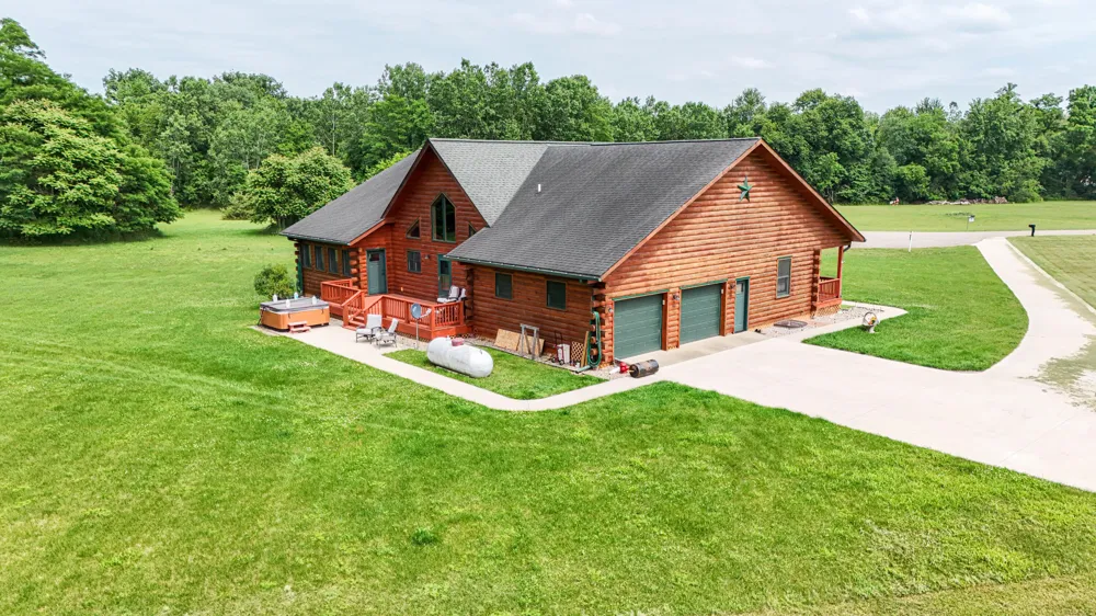 56664 Tanner Trail Lockport Township, MI 49093