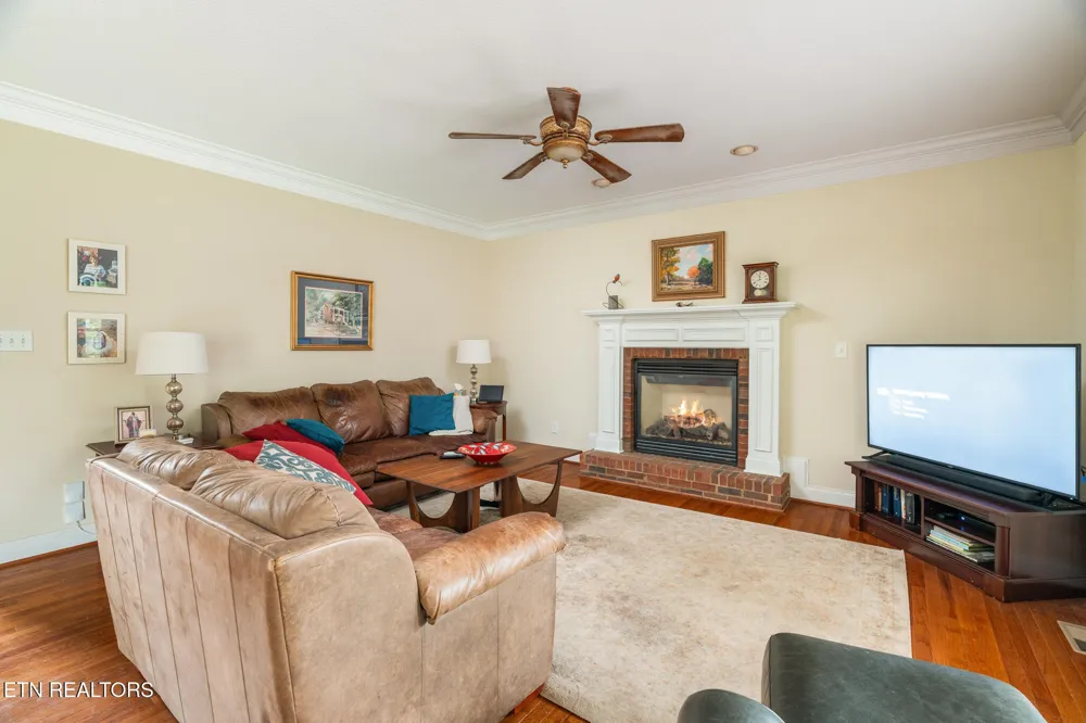 3560 Hirst Circle Lenoir City, TN 37772