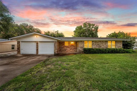 111 E Dawn Drive