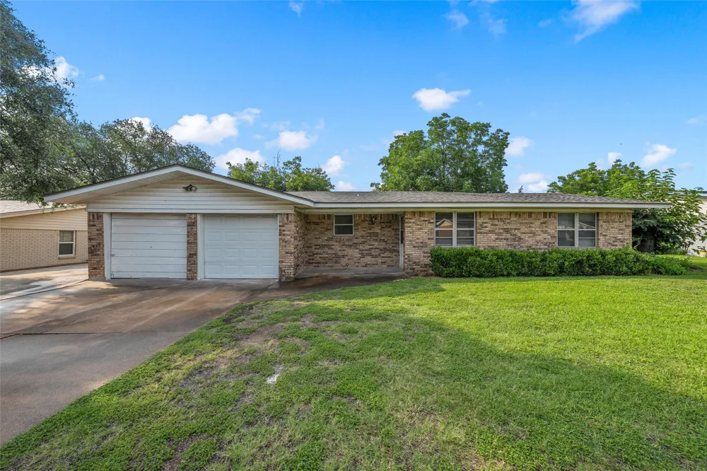 111 E Dawn Drive Robinson, TX 76706