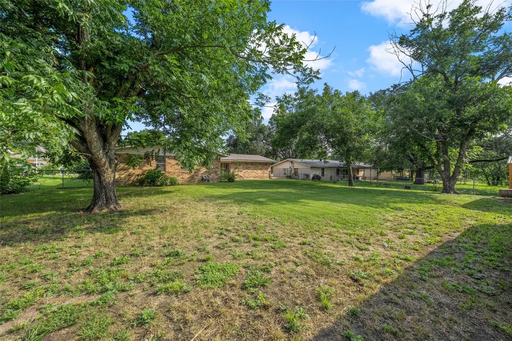 111 E Dawn Drive Robinson, TX 76706