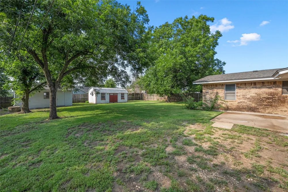 111 E Dawn Drive Robinson, TX 76706
