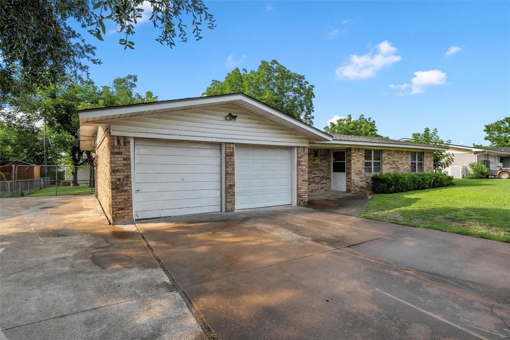 111 E Dawn Drive Robinson, TX 76706
