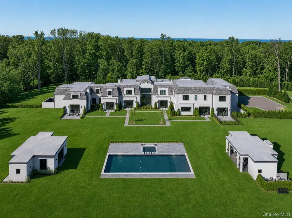 199 Lattingtown Road Locust Valley, NY 11560