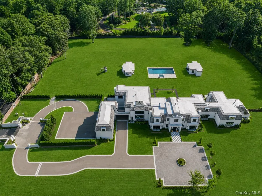 199 Lattingtown Road Locust Valley, NY 11560