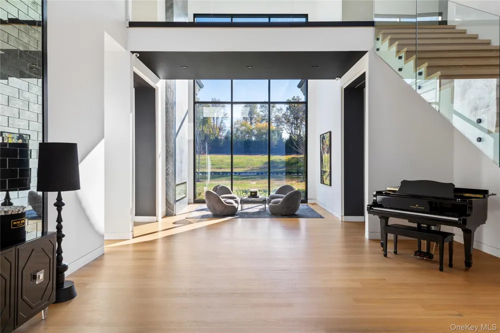 199 Lattingtown Road Locust Valley, NY 11560