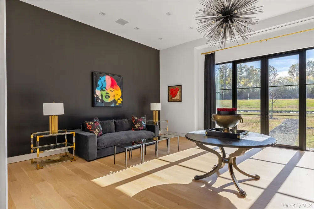 199 Lattingtown Road Locust Valley, NY 11560