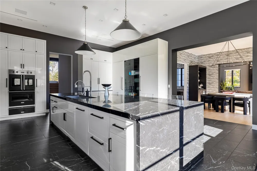 199 Lattingtown Road Locust Valley, NY 11560