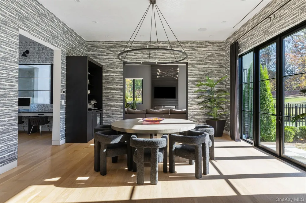 199 Lattingtown Road Locust Valley, NY 11560