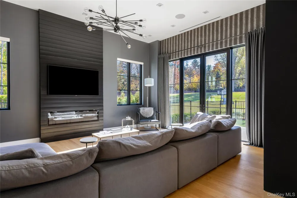 199 Lattingtown Road Locust Valley, NY 11560