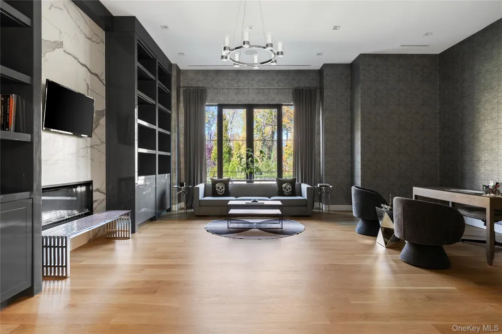 199 Lattingtown Road Locust Valley, NY 11560
