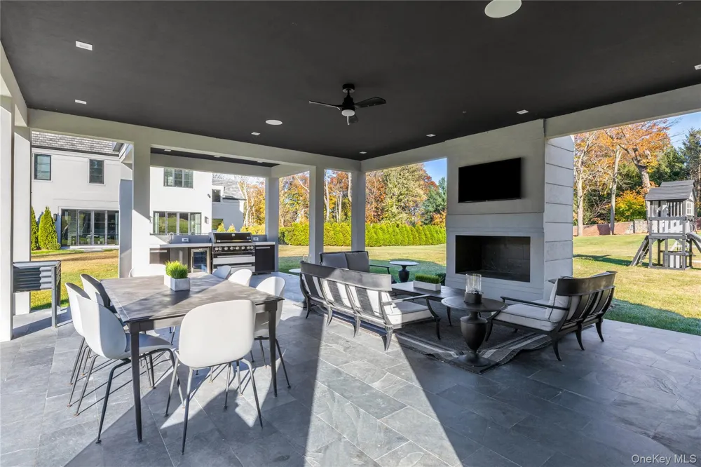 199 Lattingtown Road Locust Valley, NY 11560