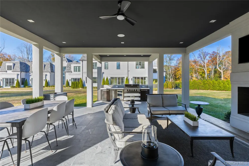 199 Lattingtown Road Locust Valley, NY 11560
