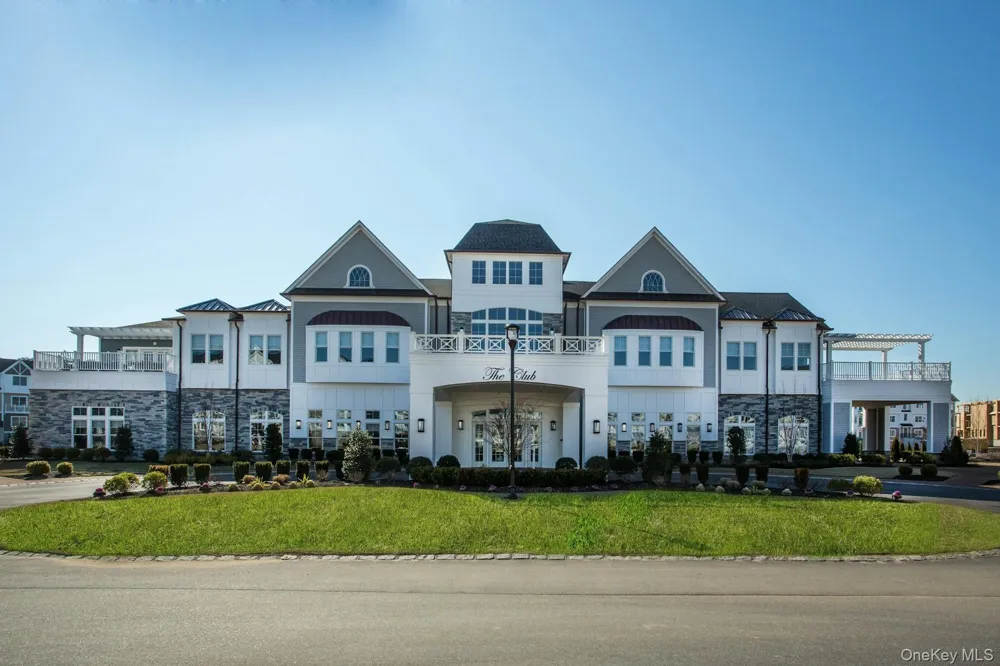 33204 Spruce Pond Circle Plainview, NY 11803