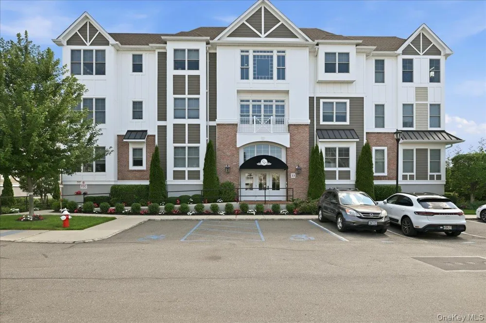33204 Spruce Pond Circle Plainview, NY 11803