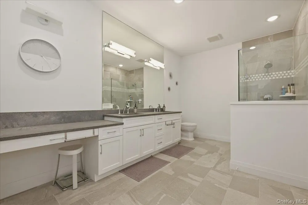 33204 Spruce Pond Circle Plainview, NY 11803