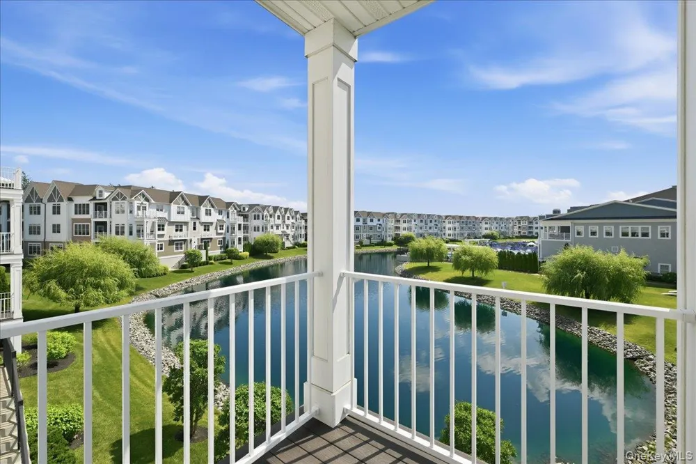 33204 Spruce Pond Circle Plainview, NY 11803