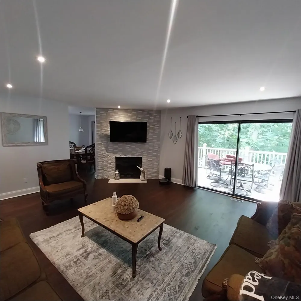 12 The Glen Lane #12 Glen Head, NY 11545