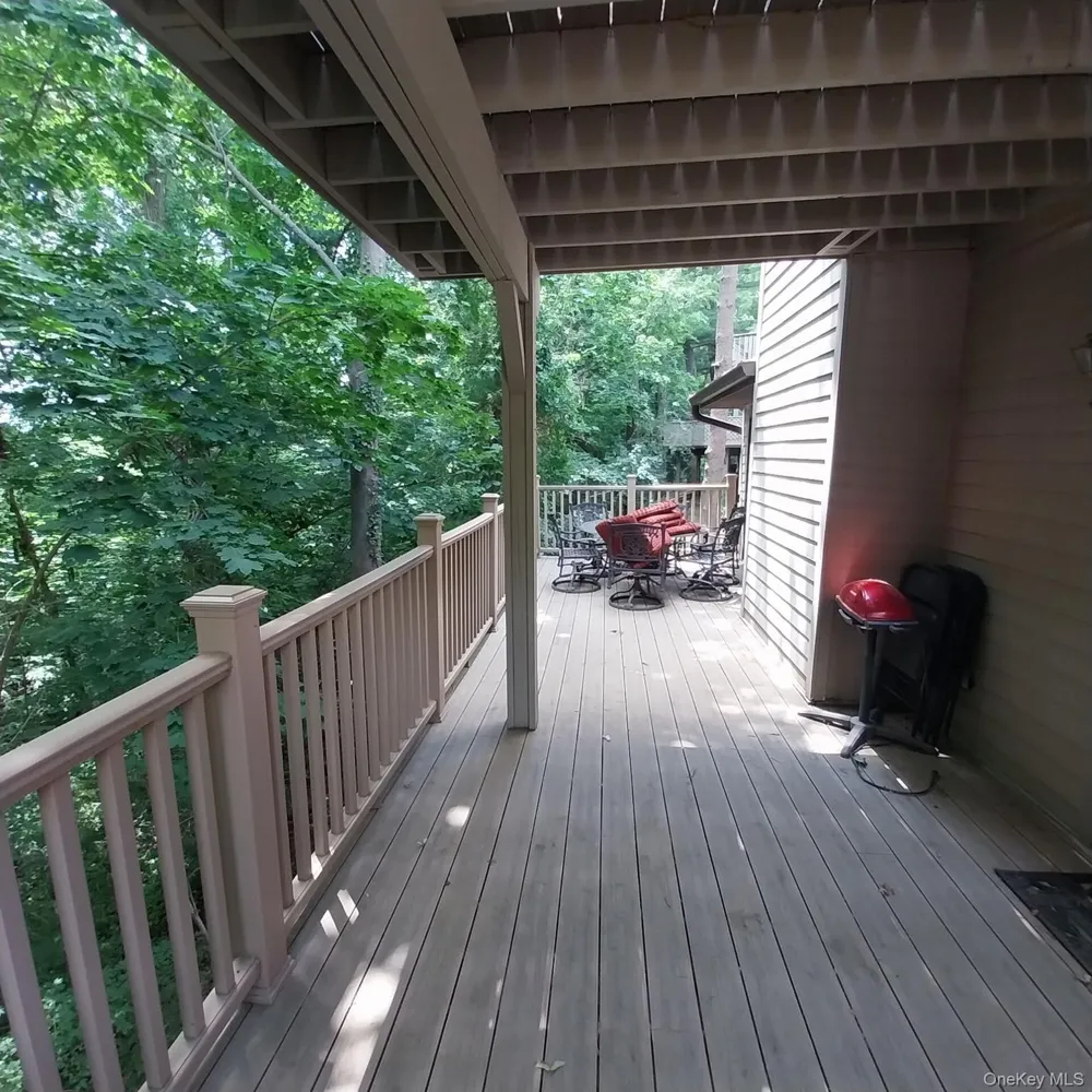 12 The Glen Lane #12 Glen Head, NY 11545