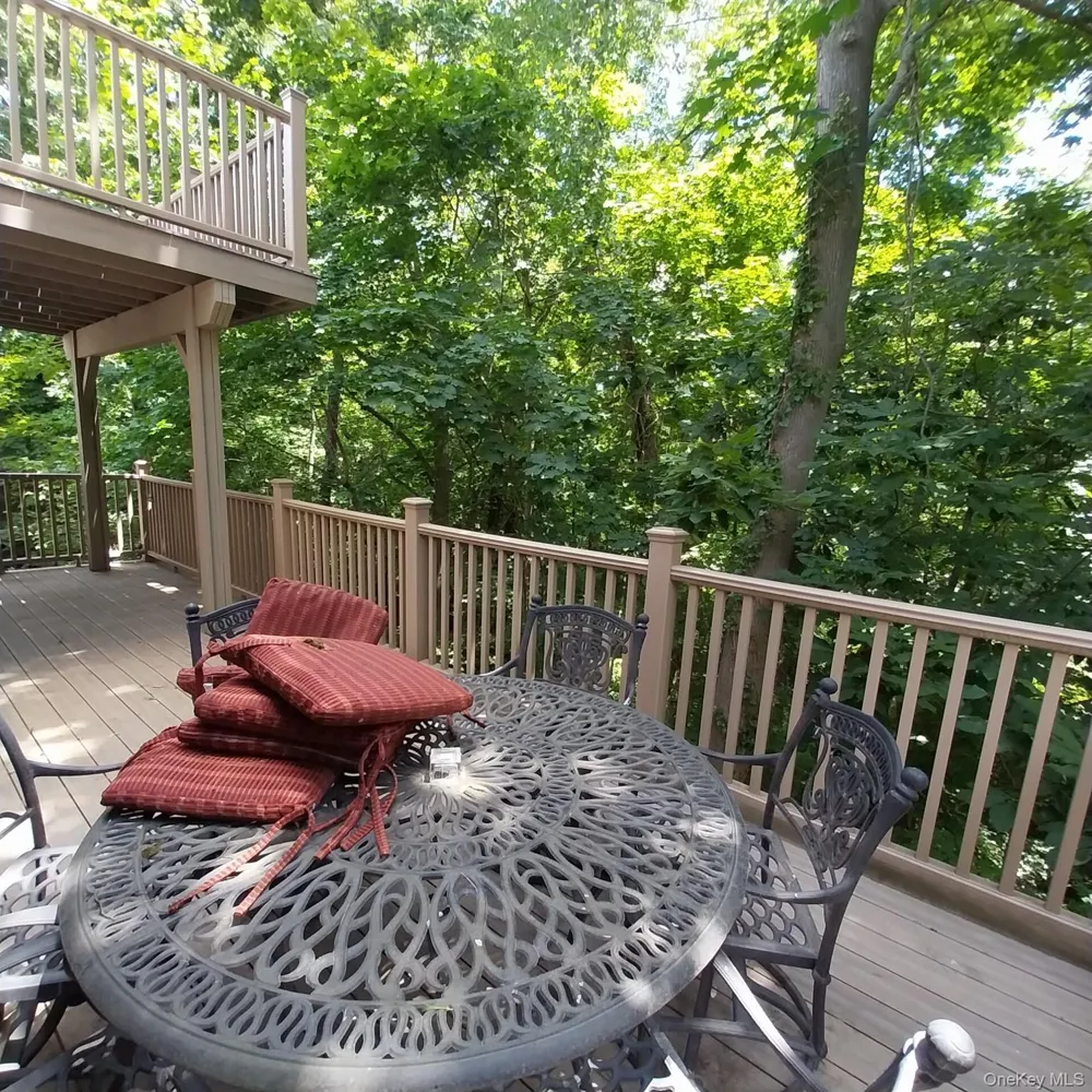 12 The Glen Lane #12 Glen Head, NY 11545