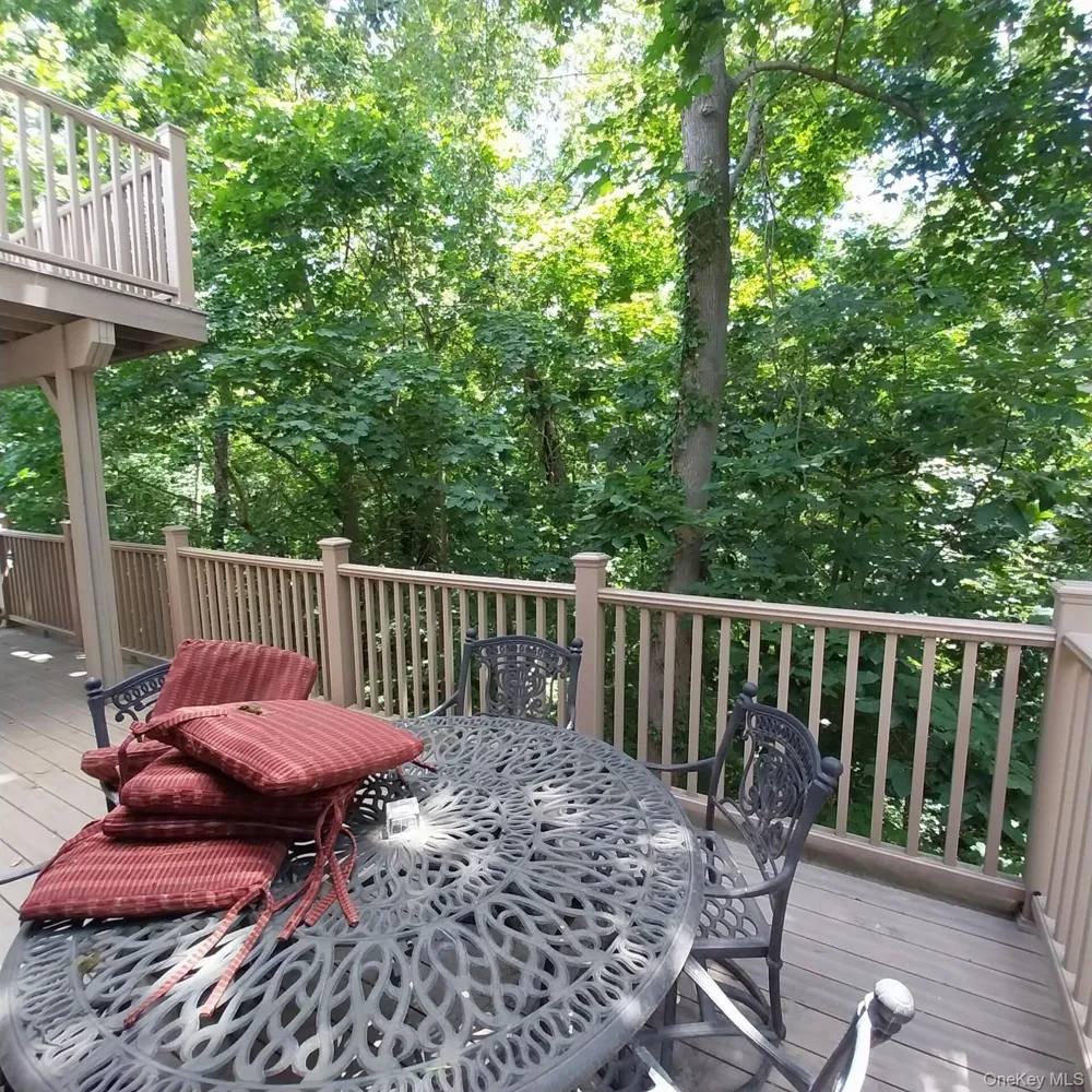 12 The Glen Lane #12 Glen Head, NY 11545