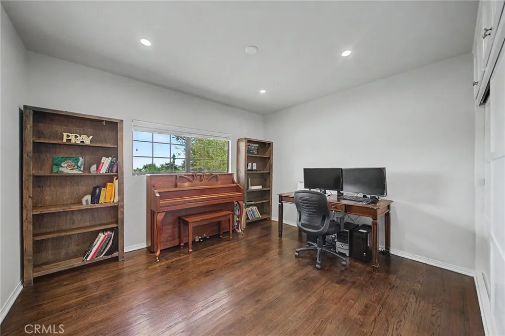 2521 Harmony Place La Crescenta, CA 91214